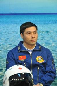 樓國強[空軍特級飛行員]