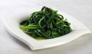 白乾炒菠菜 白乾炒菠菜