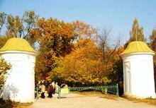 雅斯納雅&middot;波良納