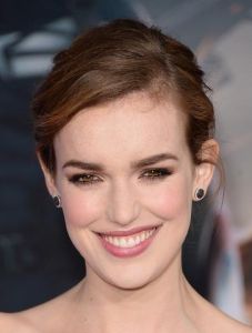 伊莉莎白·亨斯屈奇