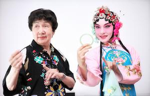 陸正紅老師在指導徐潔倩《拾玉鐲》