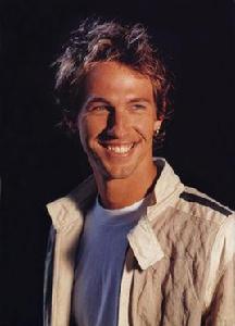 Daniel Jones[英國吉他手]