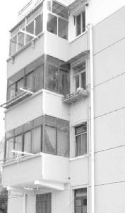 小“蜘蛛賊”3分鐘攀上6樓