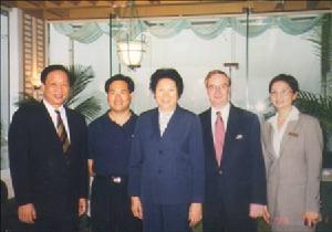 1998年10月11日，國務委員陳慕華同志親臨世貿視察工作。