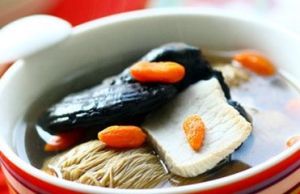 木耳猴頭菇煮雞 木耳猴頭菇煮雞