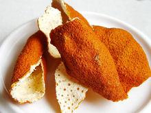 橘子皮[從橘子上剝下來的果皮]