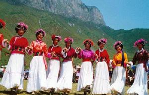 摩梭族姑娘們的舞蹈