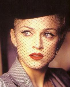 《Take a Bow》MV截圖