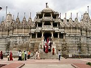位於印度西部拉賈斯坦邦拉那克普(Ranakpur)的耆那教廟