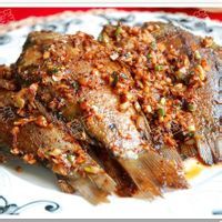 煎鯽魚 煎鯽魚