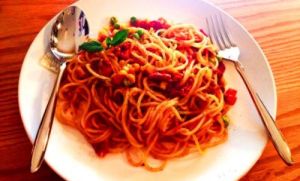 茄汁肉燥辣意面 茄汁肉燥辣意面