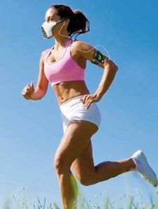 運動時AIRE面罩也可以給手機充電