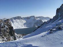長白山[吉林省東北—西南走向山脈]