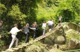 溯溪探險 溯溪探險