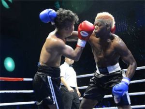 右上鉤拳 右上鉤拳