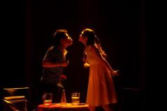 （圖）酒後玩兩隻小蜜蜂