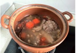 五指毛桃煲老雞 五指毛桃煲老雞