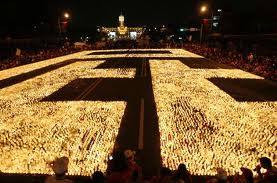 蠟燭擺成的 屁 字