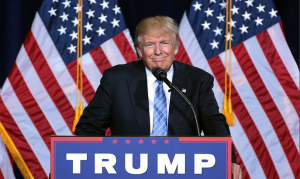 2016年8月在鳳凰城的一場競選集會上演講