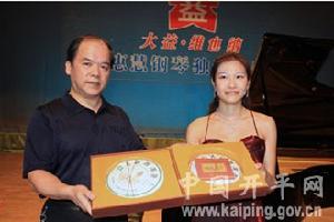 翁惠慧參加公益活動