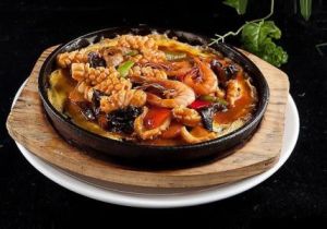 鐵板三鮮 鐵板三鮮