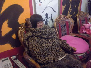 大榜書書法家姜燁為母親拍照