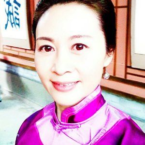 徐小青[總政治部話劇團演員]