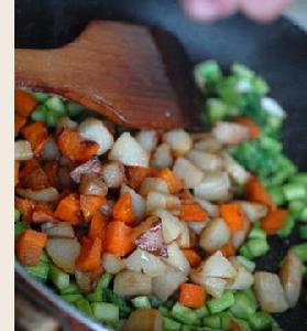 三文魚炒什錦做法