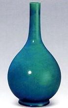 孔雀綠釉刻雙龍雲蝠紋膽瓶