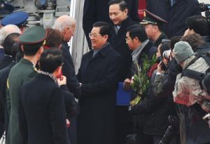當地時間2011年1月18日，中國國家主席胡錦濤乘專機抵達華盛頓安德魯斯空軍基地，開始對美國進行國事訪問。