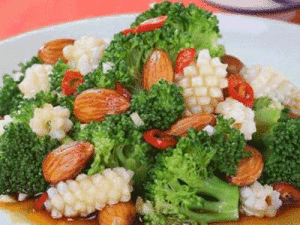 西藍花鮮魷魚拌杏仁 西藍花鮮魷魚拌杏仁