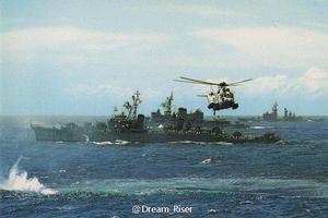 海自編隊中的秋月號