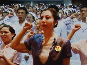 高煥雲女士帶領宣誓新時代白衣天使誓詞