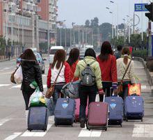 攝影作品-打工妹節後返溫