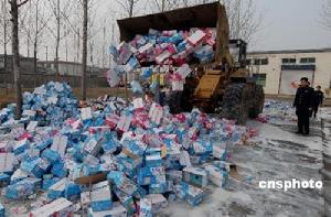 山東棗莊銷毀問題奶粉