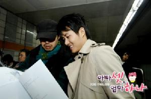 《三個爸爸一個媽媽》