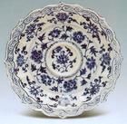 明洪武青花纏枝菊紋菱口盞托 明洪武青花纏枝菊紋菱口盞托