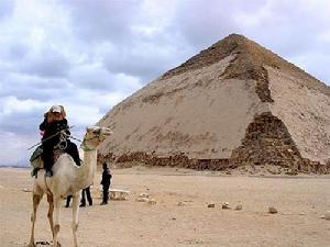 （圖）由埃及第四王朝第一位法老薩夫羅修建