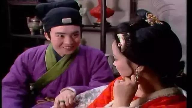 助教一把將學生抱到炕上,欲行苟且之事,這時火把亮了 助教一把將學生抱到炕上,欲行苟且之事,這時火把亮了