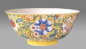 清乾隆黃地粉彩百花紋碗 清乾隆黃地粉彩百花紋碗