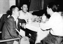 馮乃超(中)與老舍(左)、陽翰笙