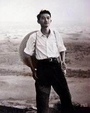 從南京大學畢業前，赴陝北進行生產實習期間的厲聲教