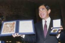 1987年，阿里亞斯獲得諾貝爾和平獎