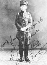 穿著軍服的川島芳子