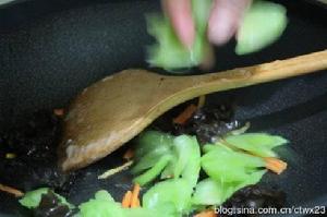 芹菜木耳炒蝦仁