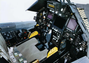 F-117的駕駛艙在當時是史無前例的