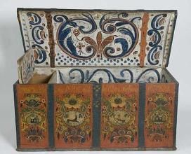 樂斯梅林圖案裝飾的木箱