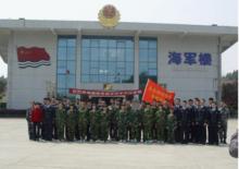 我校師生與海軍學院國防生合影留念