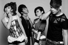 v[馬來西亞的一支新人組合樂隊]