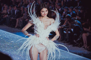 Victoria’s Secret Show 2013 中國模特何穗